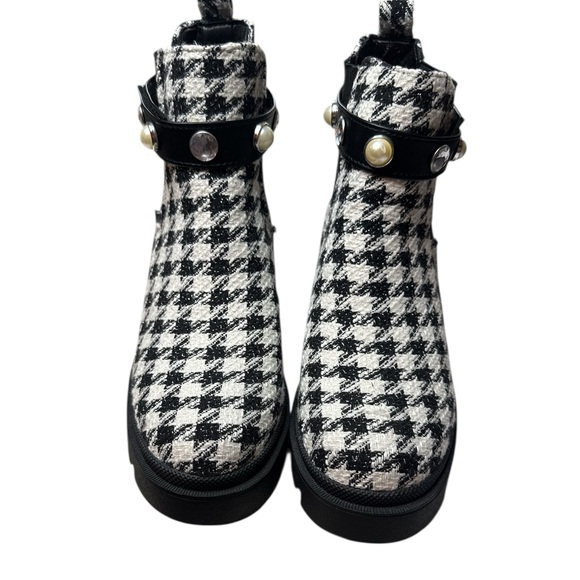Sugar Shoes - Stylish Sugar Black and White Women's Houmdstooth Boots